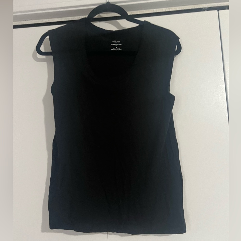 Small black Malibu tee banana republic